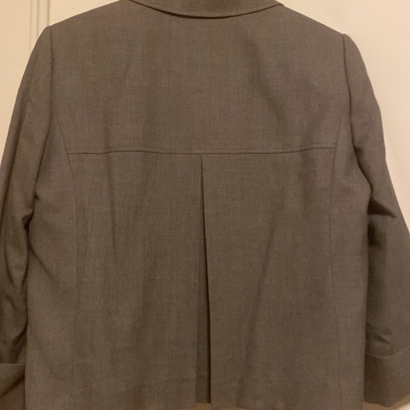 Two Piece Gray Tahari Suit Size 8 - Picture 6 of 10